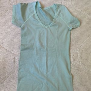 Lululemon V neck exersize tee